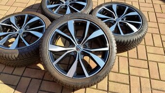 Zimní sada VOLKSWAGEN / ŠKODA 5x100 R18 pneu 215/45/18 4x9mm - 2