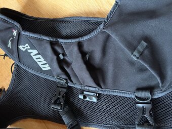 Běžecká vesta Inov-8 race elite - 2