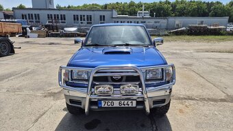 Nissan Navara 2.4 TD - 2
