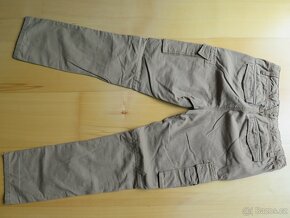 kalhoty kapsáče vel.152-pískové,skoro nenošené,nepoškozené - 2