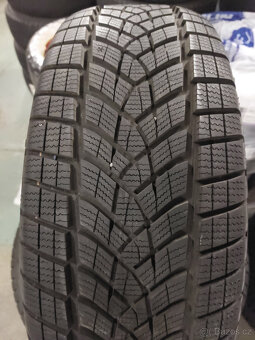 225/50 R19 100V Goodyear Performance zimní 4ks - 2