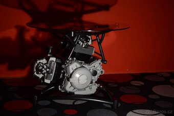 Unikátní stolek z motoru Ducati - 2