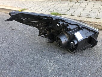 Renault TRAFIC r.v. 2014- a více LEVÉ PŘ. SVĚTLO H4 (EL. OVL - 2