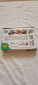 Maly konstruktor - traktor John Deer - 2