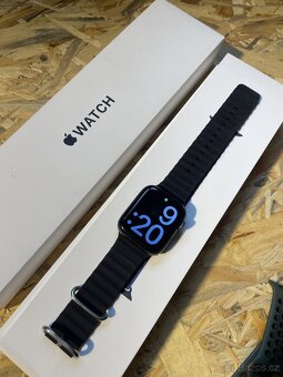 Prodám AW SE 44mm + cellular Hodinky mají běžné známky noše - 2