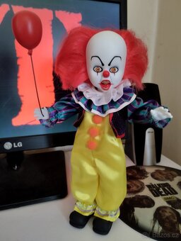 IT (1990) Pennywise / Living Dead Dolls / Mezco Toyz - 2