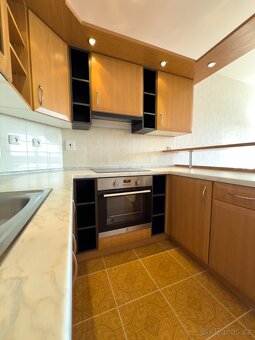 Kompletně vybavený byt 2+1 (46,5 m²) po část. rekonstrukci - 2