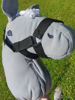 Šedý hobby horse - 2
