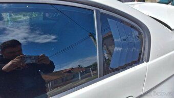 BMW e90 spoiler na okna - 2