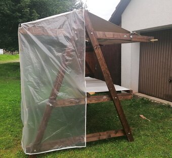 Prodám dřevěný rozkládací prodejní stánek - 2