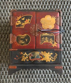 Starožitná šperkovnice s klíčkem - 2