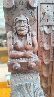 Vyřezávaná komoda - 2