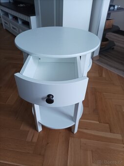 Bílý noční stolek EGEBY - 2