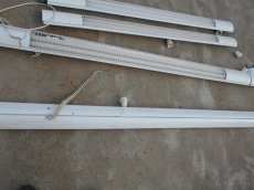 KANCELÁŘSKÉ ZÁŘIVKY NASTAVITELNÉ - 2