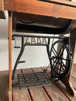 Šlapací šicí stroj - 2