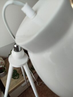 bílá lampa - 2
