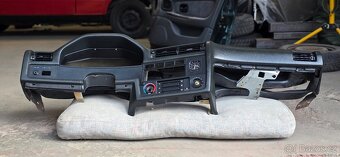 Palubovka BMW E30 - 2