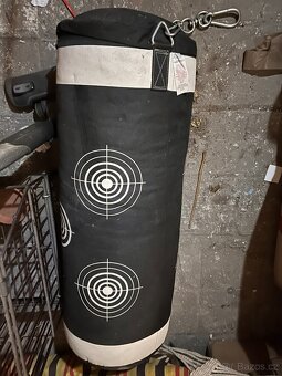 Boxovací pytel s držákem na zeď - 2