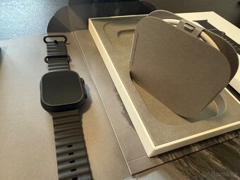 Apple Watch Ultra 2 49mm Černý titan s černým řemínkem - 2