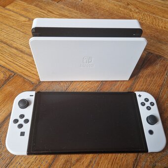 Bundle Nintendo Switch (OLED) bílá, hra, ovladač, pouzdro - 2