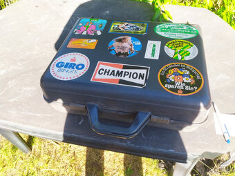 Daruji psací stroj Consul včetně kufru, pěkný stav - 2