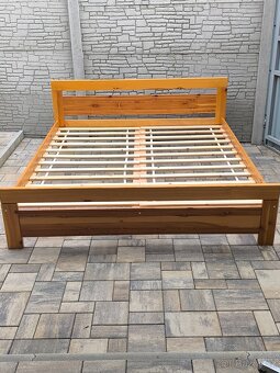 Prodám manželskou postel 180cm x 200cm - 2