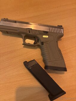 Airsoftová pistole - 2