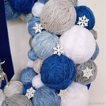 Vánoční zimní klubíčkový věnec s jelenem - 2