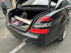 Mercedes Benz W221 originální zadní světlomety. - 2