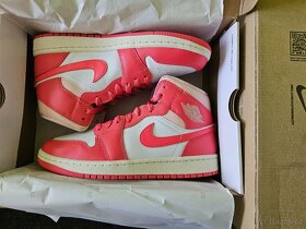 Air Jordan 1 Mid Strawberries And Cream - 2