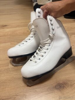 Dívčí/dámské lední brusle – vel. 37 - 2