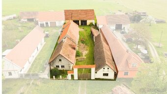 Prodej hospodářské usedlosti se 2 rodinnými domy - 2