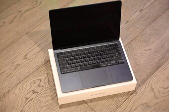 MacBook Air 13 m3 8/256 - 2