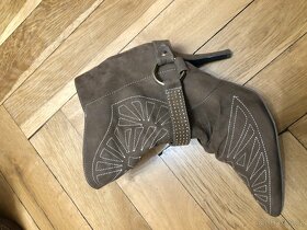 Dámské semišové kozačky vel 39 - 2