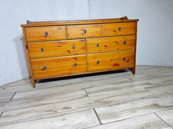 masivní dřevěný komod - 2