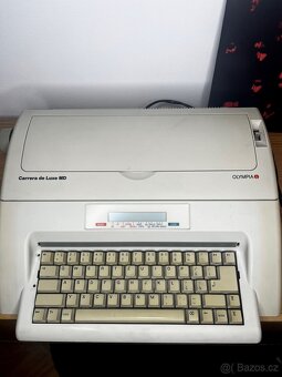 Elektronický psací stroj Olympia Carrera de Luxe MD - 2