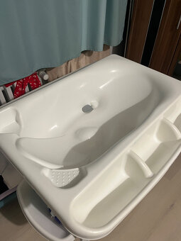 Přebalovací pult s vaničkou - 2