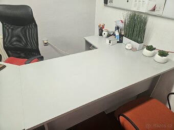 Kancelářský stůl - 2