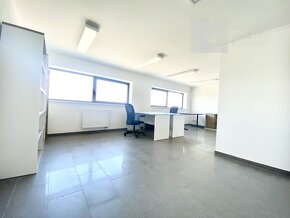 Pronájem kanceláře, 83 m2, Parkování - Moravany - 2