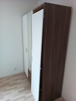 skrina 136 cm sírka, trojdverova - 2