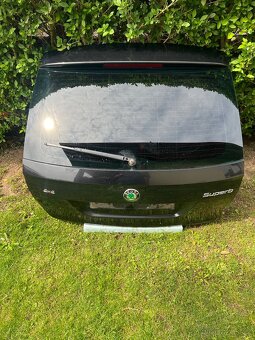 Prodám zadní nastrojené dveře Škoda Superb 2 Combi - 2