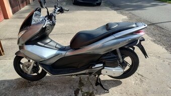 2011 Honda pcx 125 najeto okolo 27 tis.km - 2
