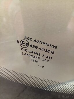 Prodám použité přední okno na škoda Octavia 3..možnost výměn - 2