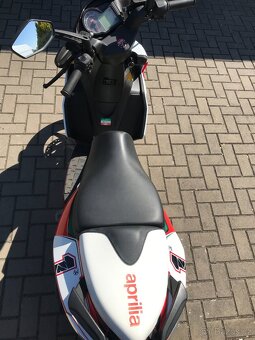 Prodám skutr Aprilia SR 50 R ,r.v.2012. - 2