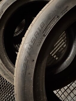 Pneu 235/45 R18 - 2