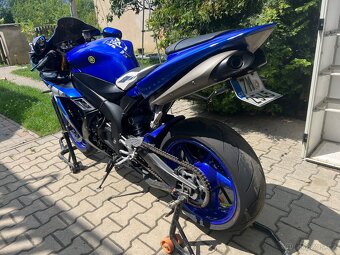 Yamaha R1 - 2