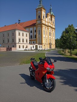 Honda vfr800 fi - 2