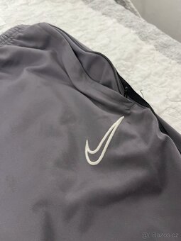 Nike Šedé Tepláky -M - 2