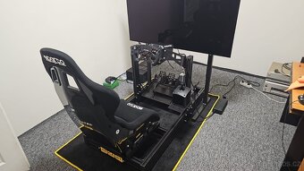 Simracing simulator s komponenty Fanatec - 2