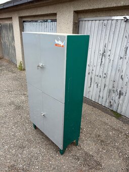 Stará plechová skříň - 2